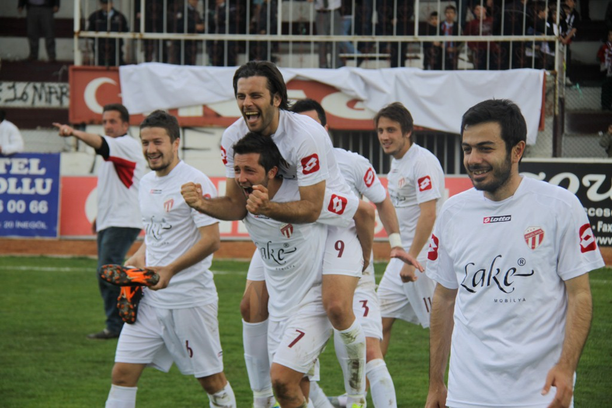 İnegölspor Çifte Şampiyonluk İstiyor