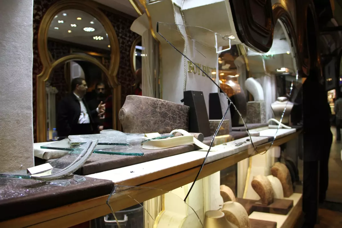 James Bond\'un Çekimleri Kazayla Başladı