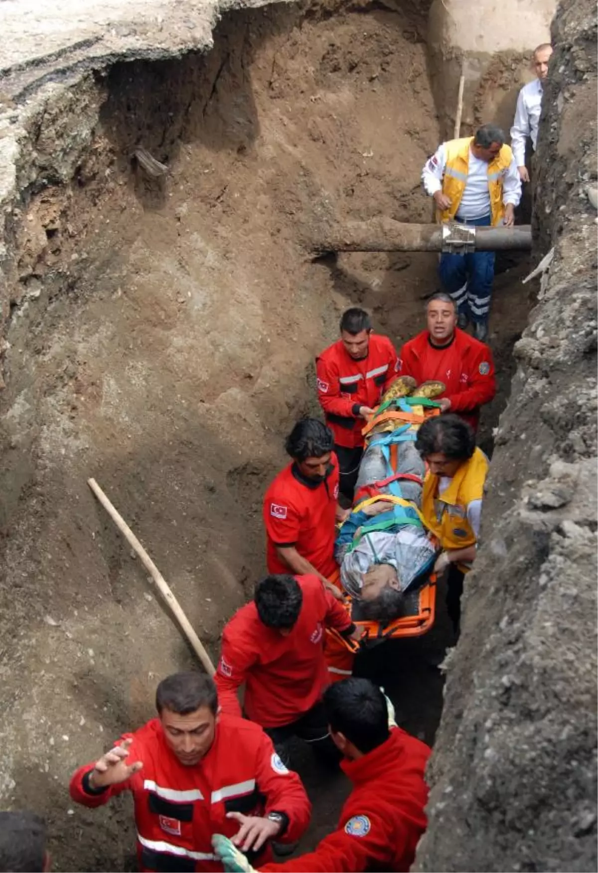 Kanalizasyon Çukurunda Göçük: 1 Yaralı