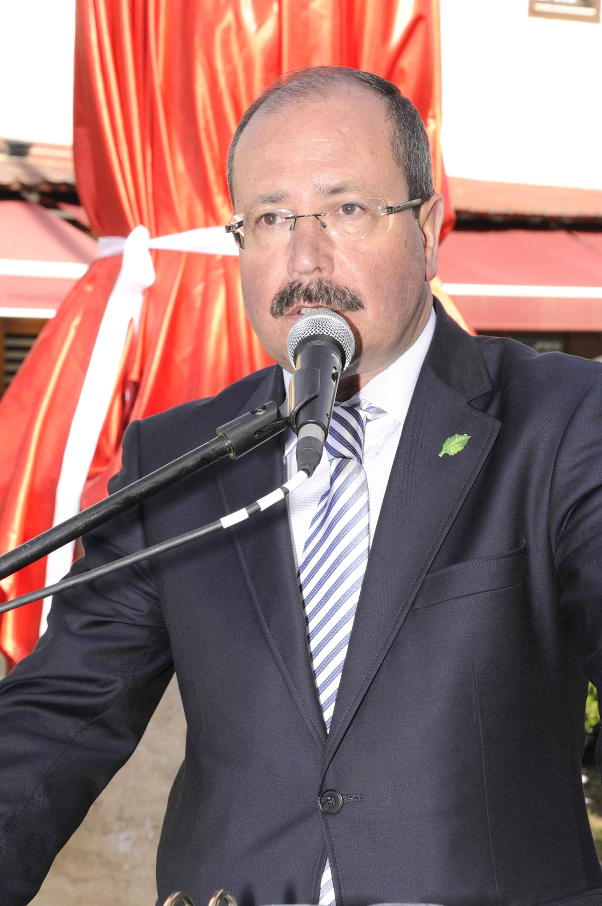 Kuşadası Belediyesi\'nden Vefa Heykelleri