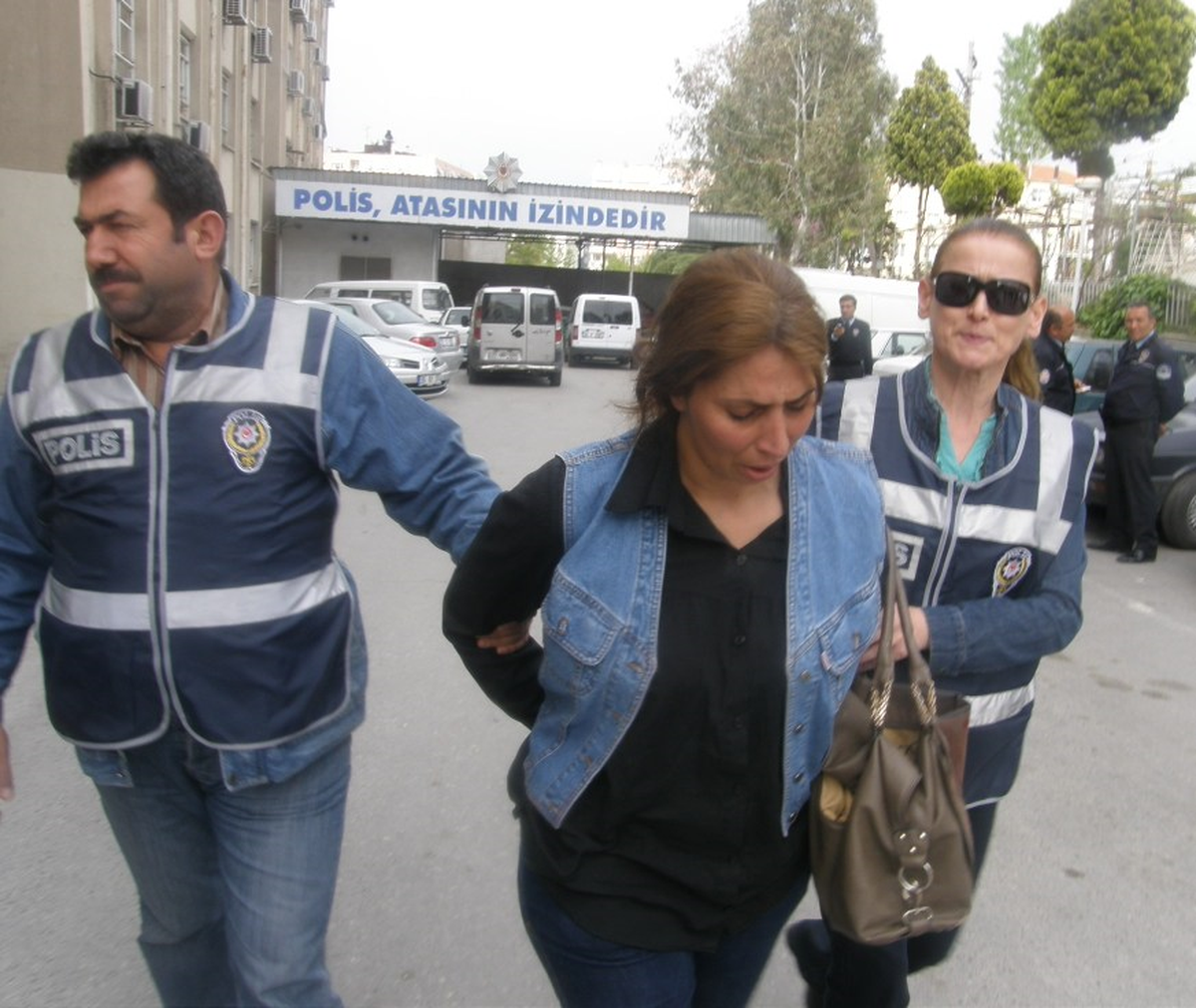 Kuyumcuda Altın Çalan Kadınlar Yakalandı