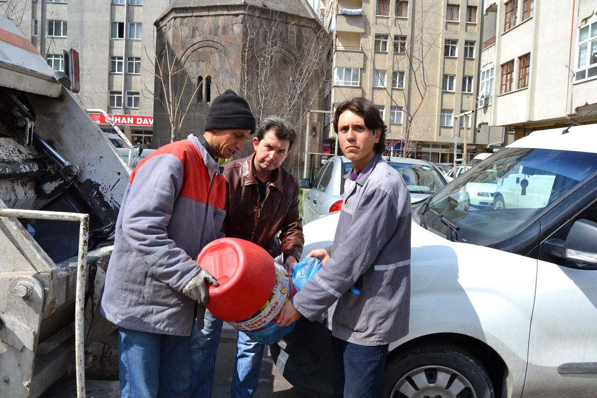Mahalle Muhtarından Atık Pil Kampanyası