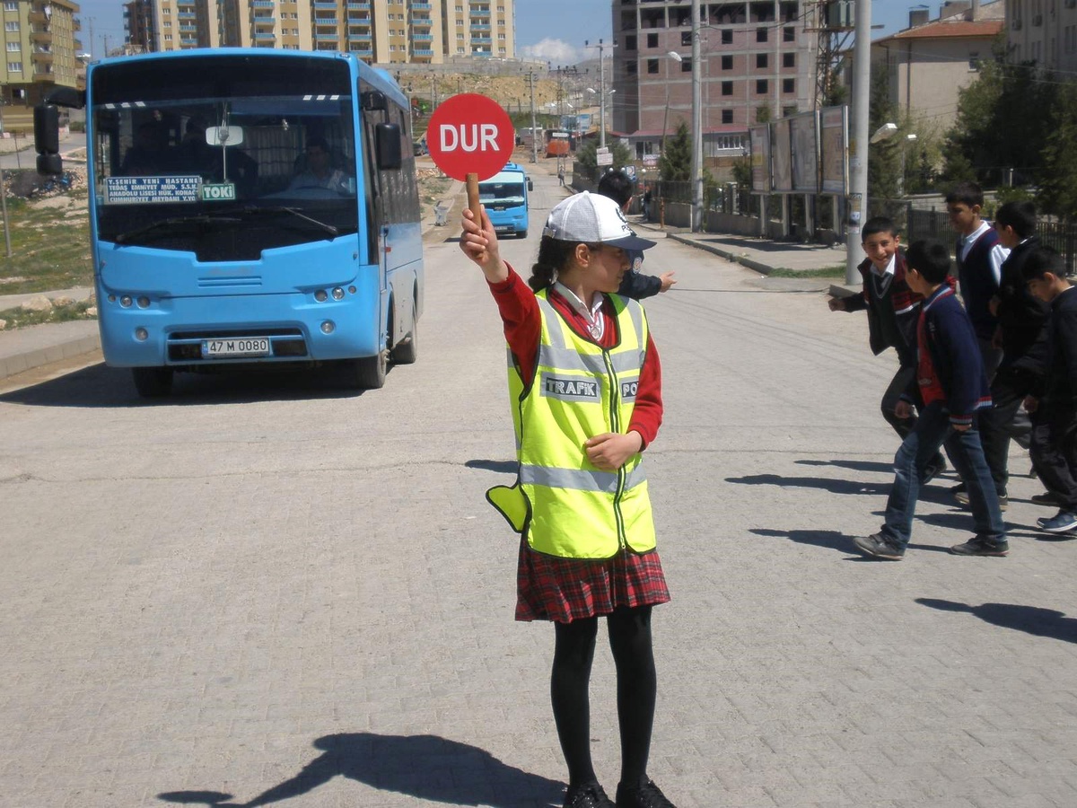 Mardin\'de Öğrencilere Okul Geçidi Görevlisi Eğitimi Verildi