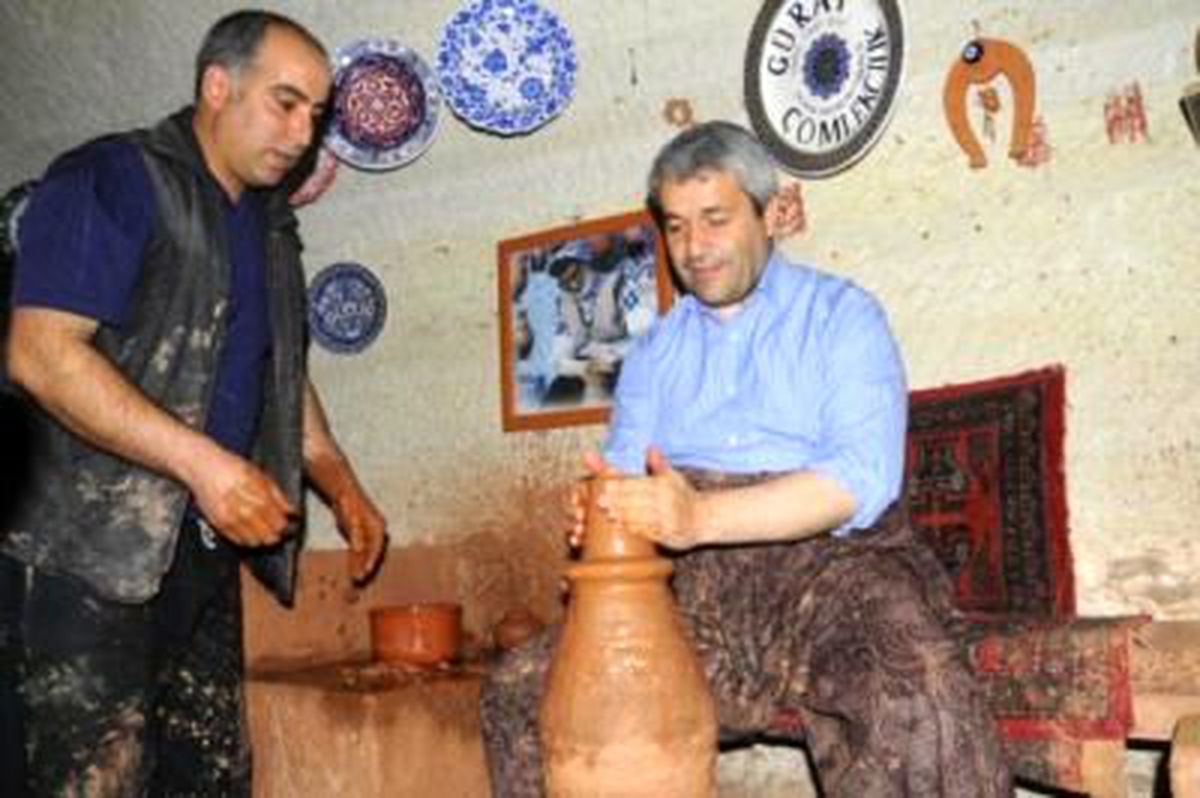 Nevşehir1 Bakan Ergün Avanos\'ta Çömlek Yaptı