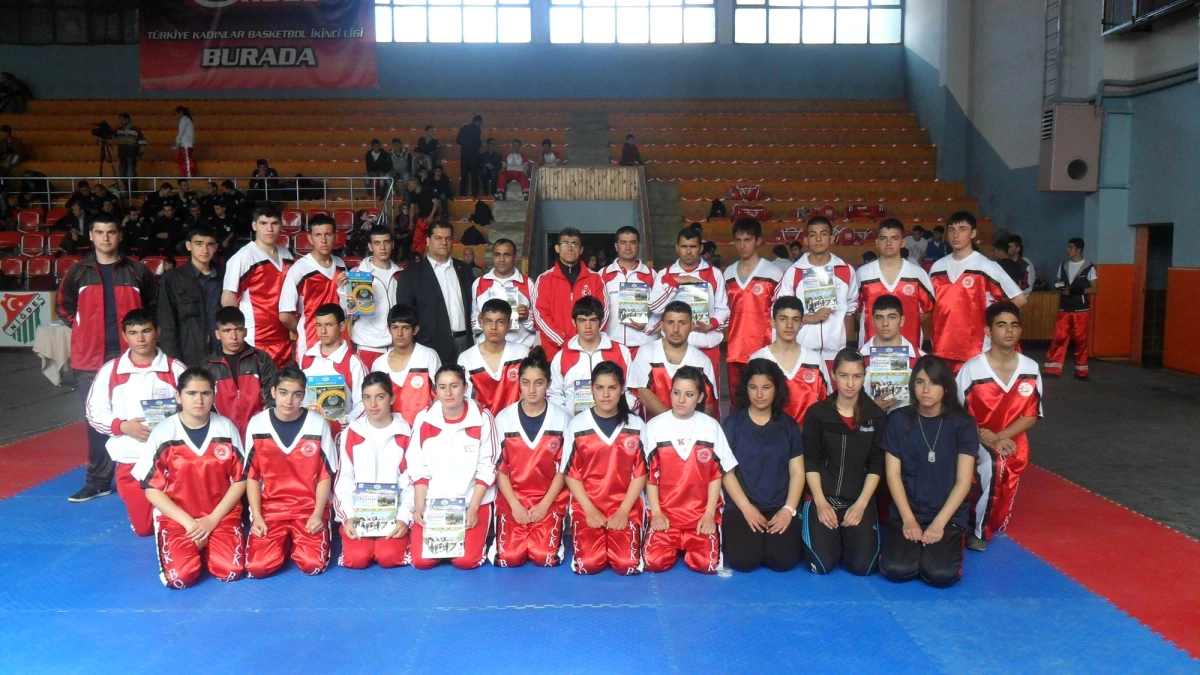 Niğde 6. Uluslararası Atatürk Kupası Kick Boks Turnuvası Yapıldı
