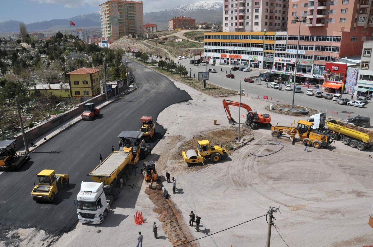 Niğde\'nin Caddeleri Asfaltlanıyor