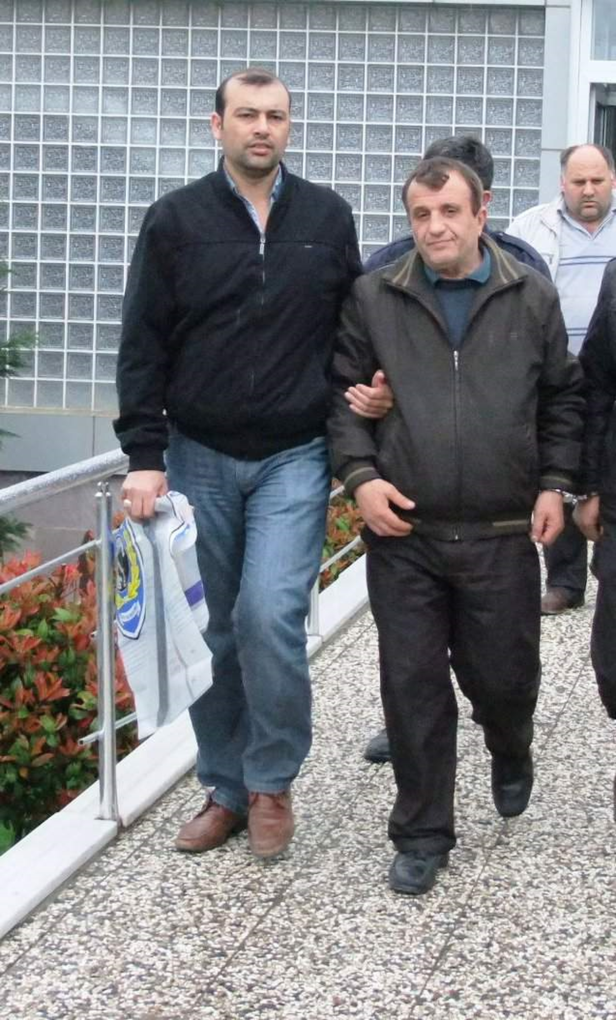 Okula Dadanan Hırsızı Açık Unuttuğu Kapı Yakalattı