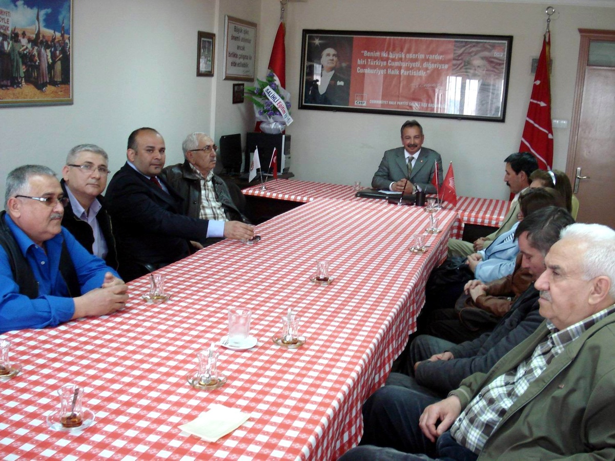 Şehit Derneğinden Salihli CHP\'ye Ziyaret