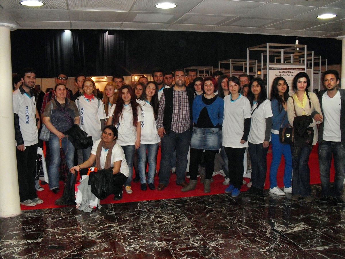 Söke Gençlik Meclisi İzmir\'de Kitap Fuarını Gezdi