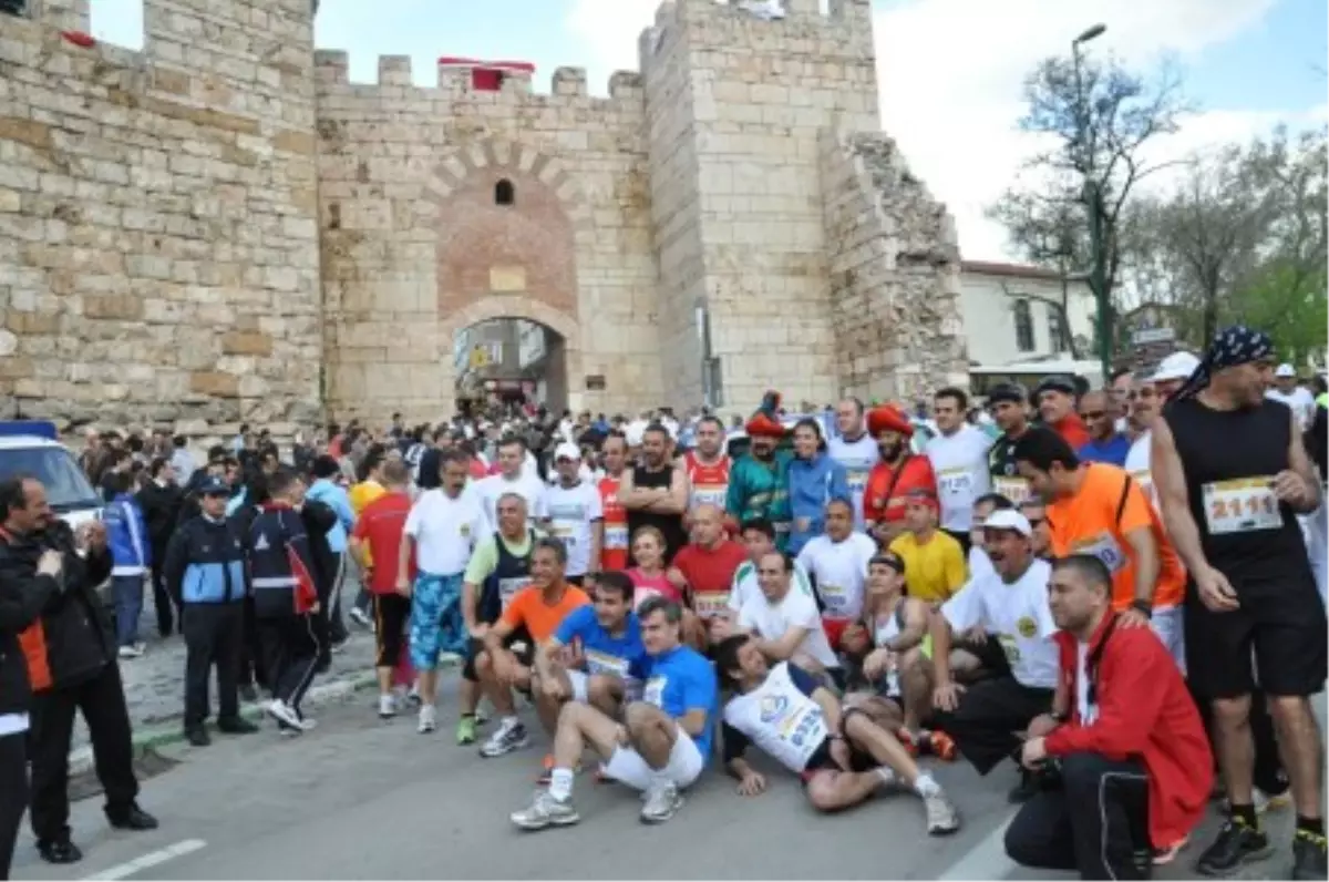 Tarihin İçinde Muhteşem Yarış