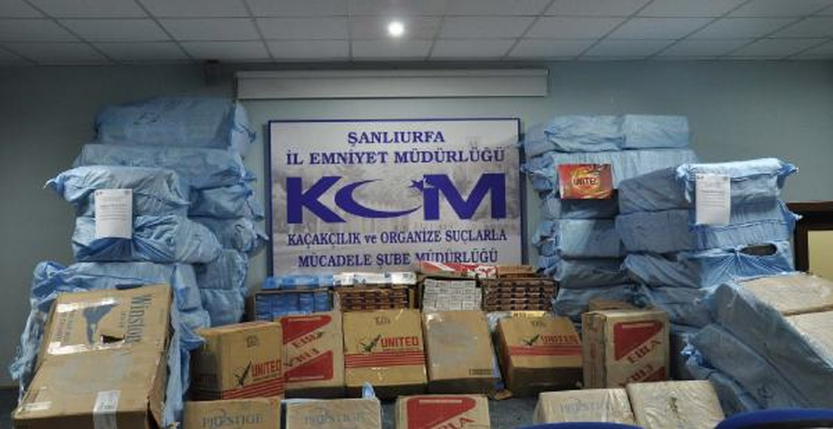 Tır\'daki Kumaşların Altından 48 Bin Paket Kaçak Sigara Çıktı