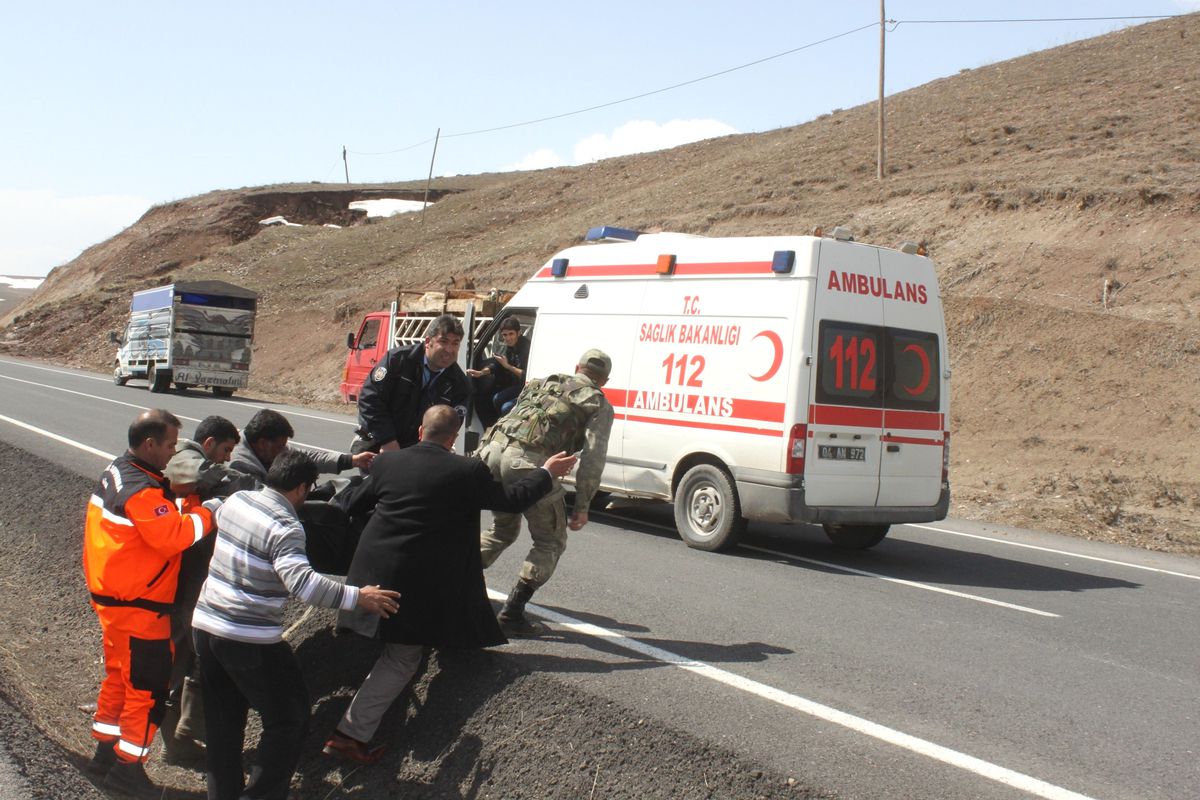 Ağrı'da Trafik Kazası, 3 Ölü 2 Yaralı (2)