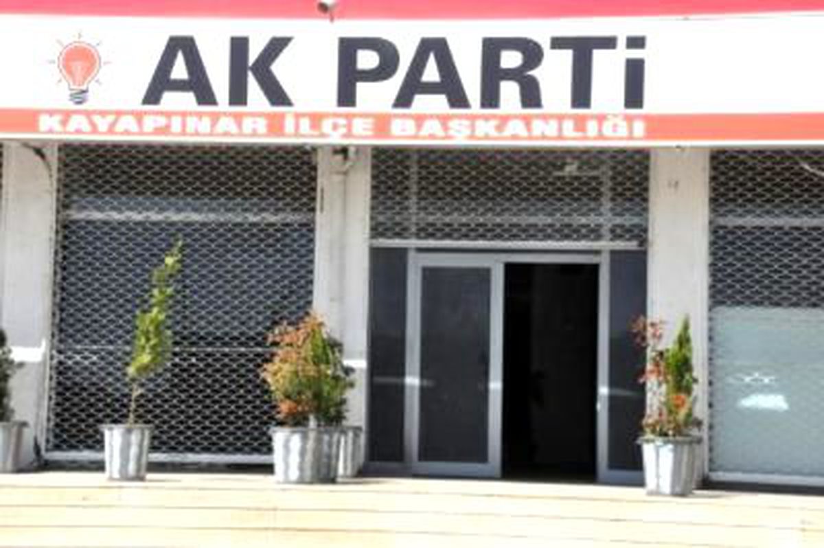 AK Parti Binasına Bombalı Saldırı