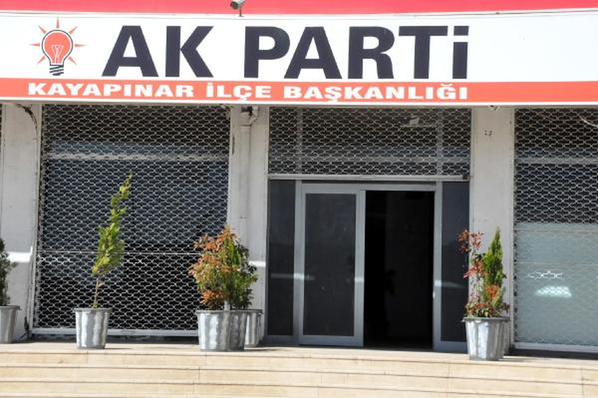AK Parti Kayapınar İlçe Başkanlığına El Bombalı Saldırı