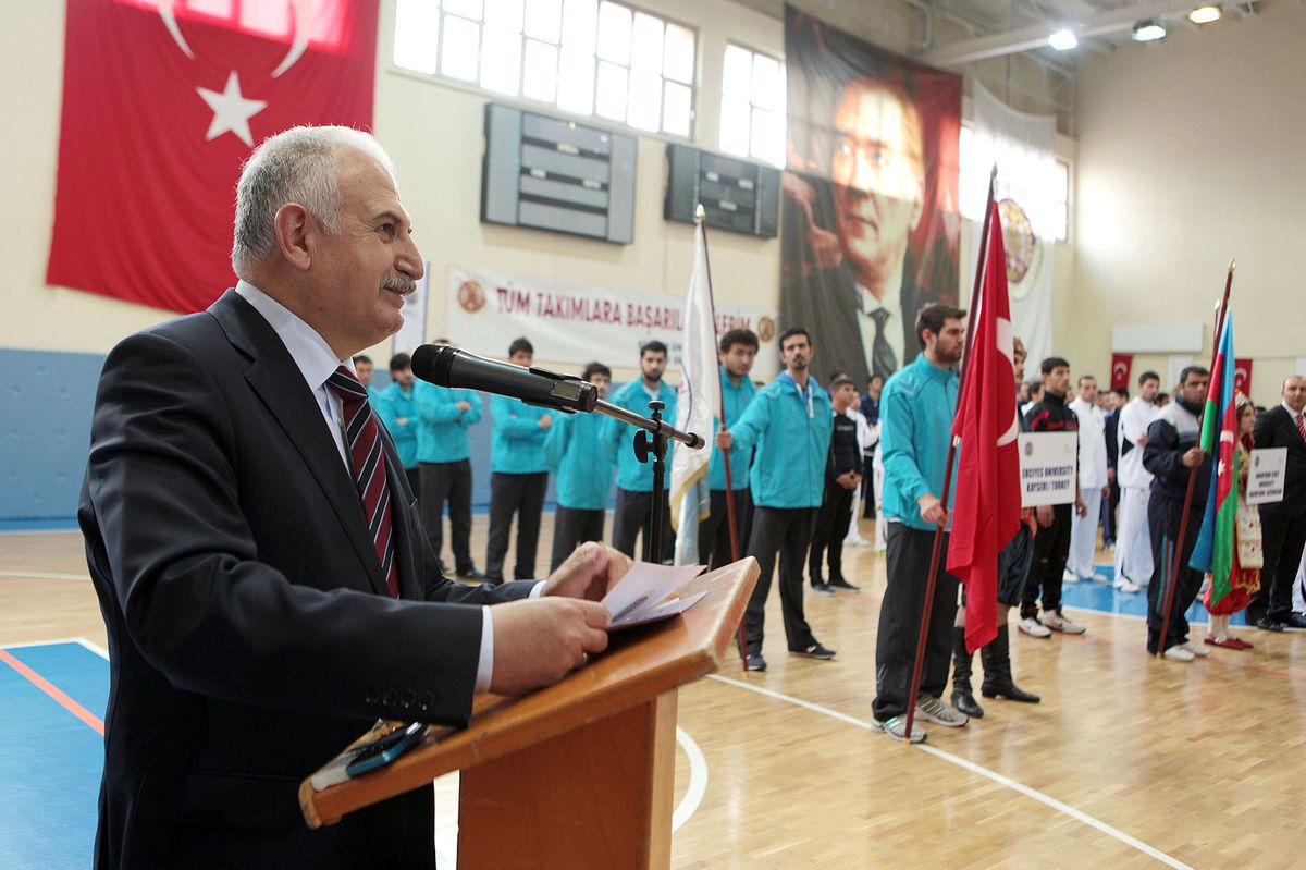 Atatürk Üniversitesinde Spor Şenlikleri Devam Ediyor