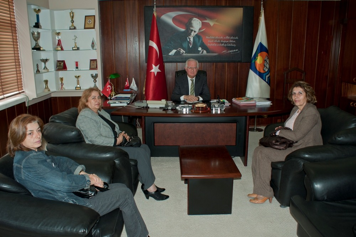 Başkan Yıldırım\'a Alevi Kültür Derneği Kadınlarından Ziyaret