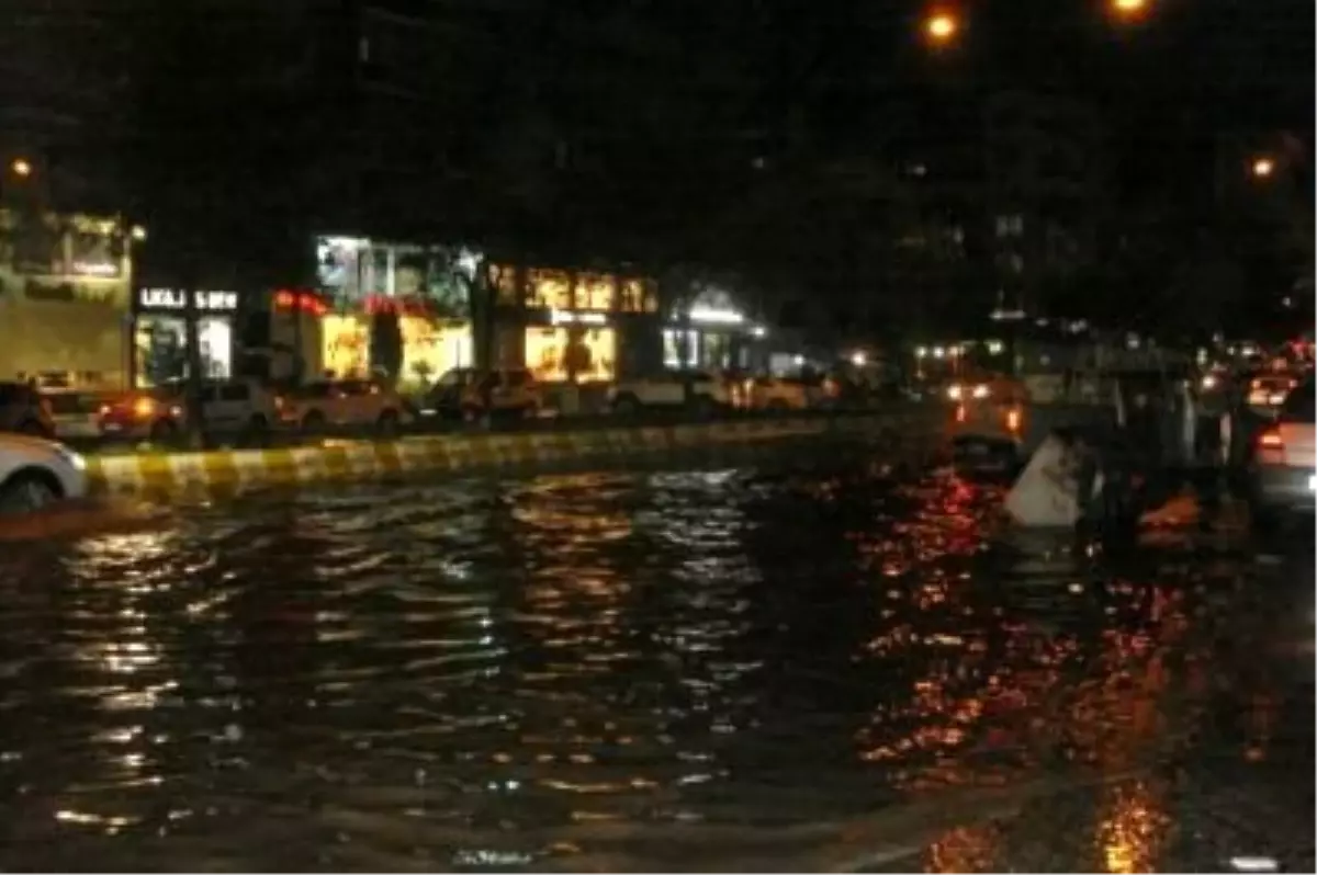 Batman'da Birçok Ev Su Altına Kaldı