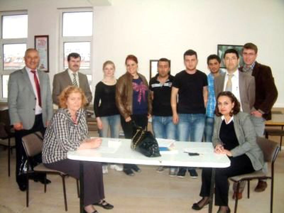 Burhaniye\'de Kursiyerlere İngilizce Sınavı
