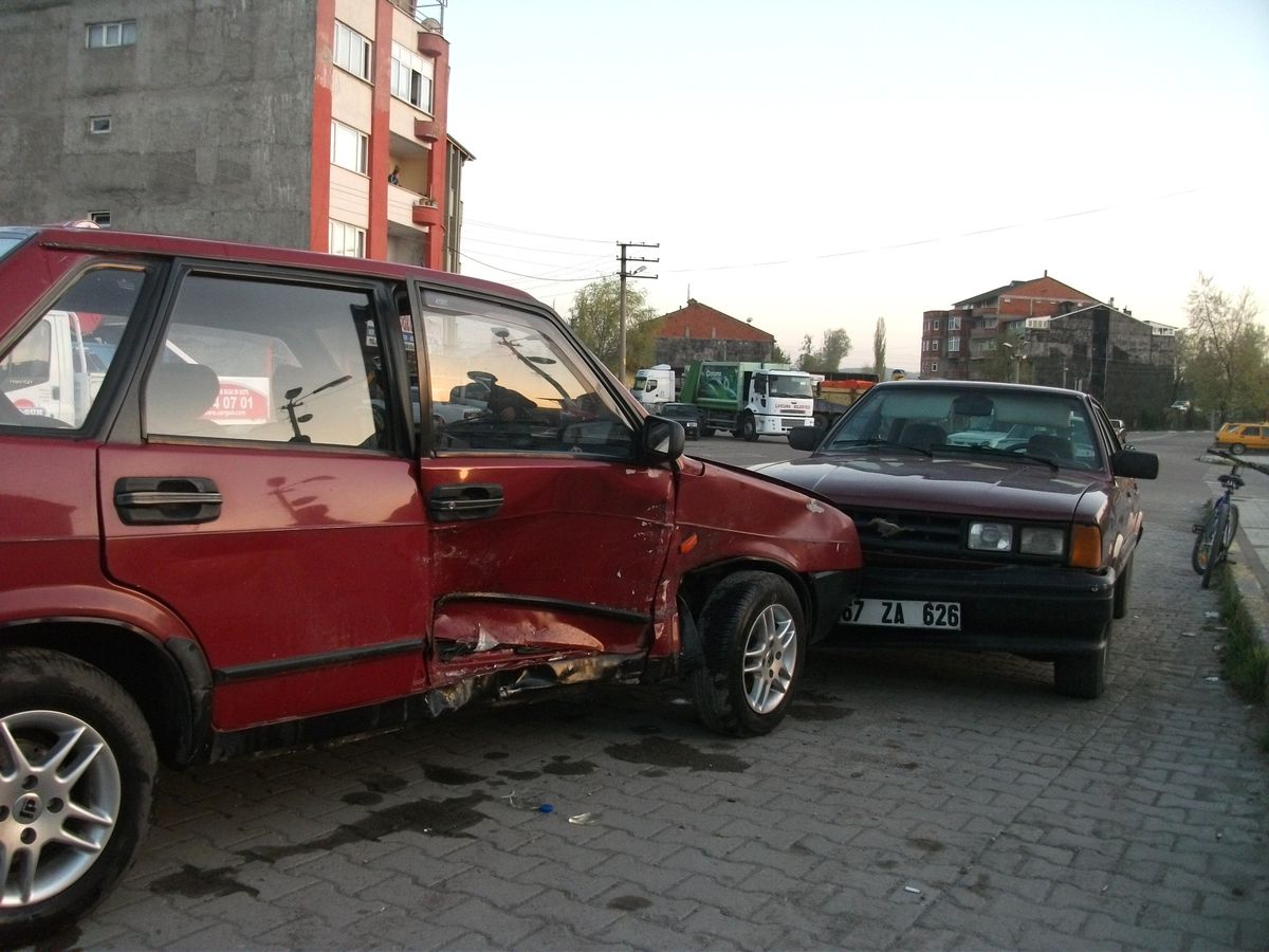 Çaycuma\'da Zincirleme Kaza: 2 Yaralı