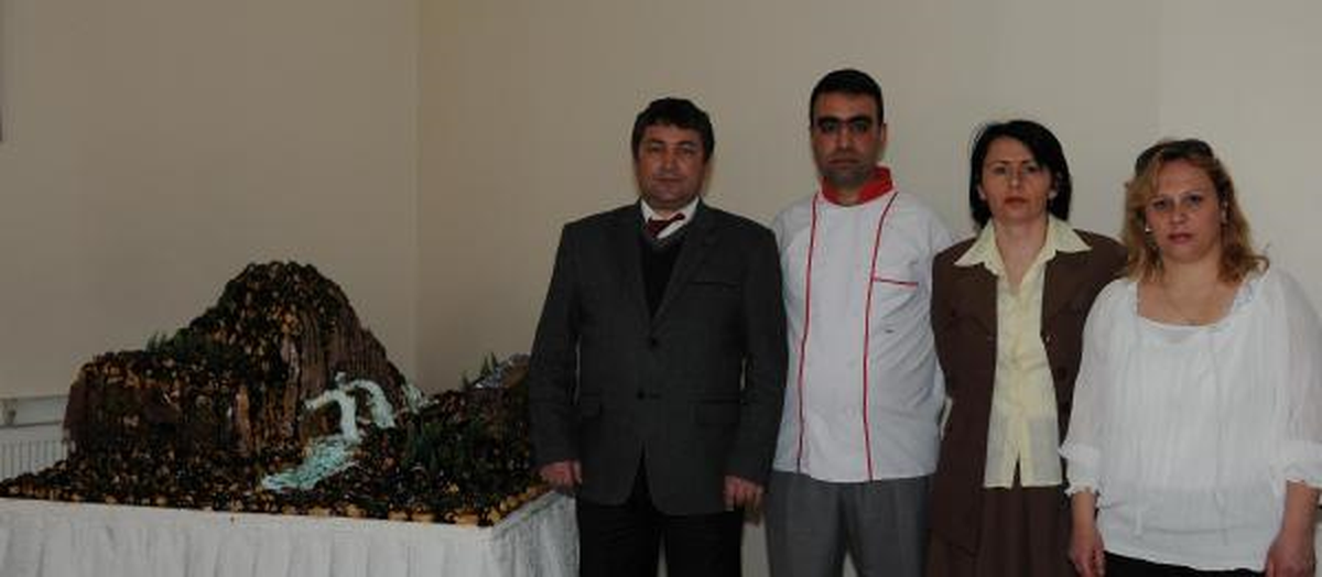 Çeyizlik Yemek Yarışmasında Pastadan 'Kapuzbaşı Şelalesi' Yarıştı