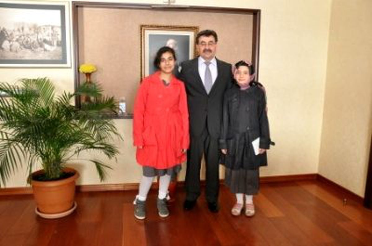 "Çocuklarımıza Sevgiyle Yaklaşmalıyız"