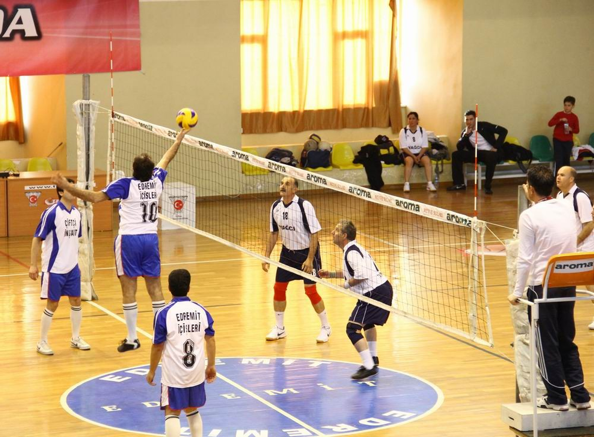 Edremit'in Resmi Kurumları Voleybol Turnuvasında Buluşuyor