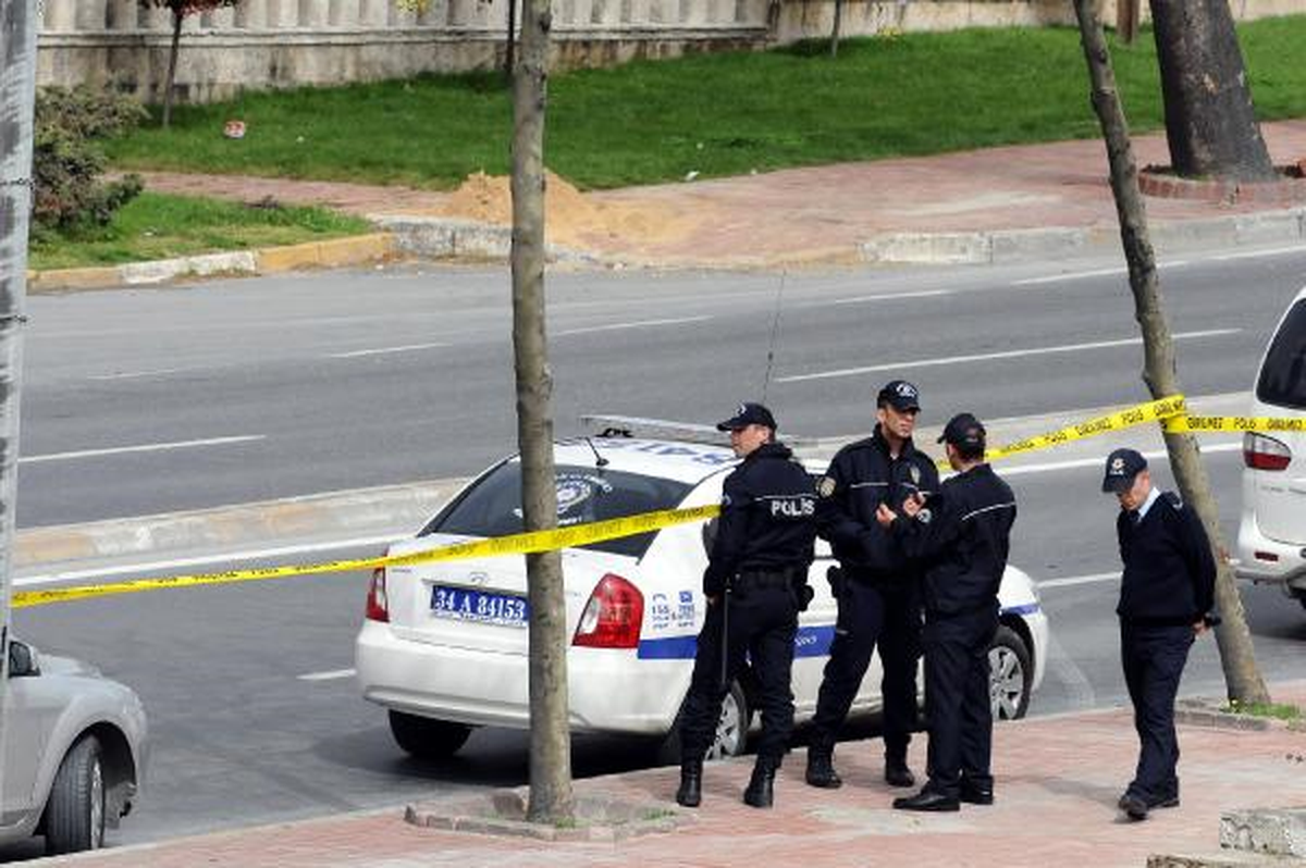 Ek- Polis, Kozlu Mezarlığı\'nda Bomba Araması: Patlayıcılar Bulundu (3)