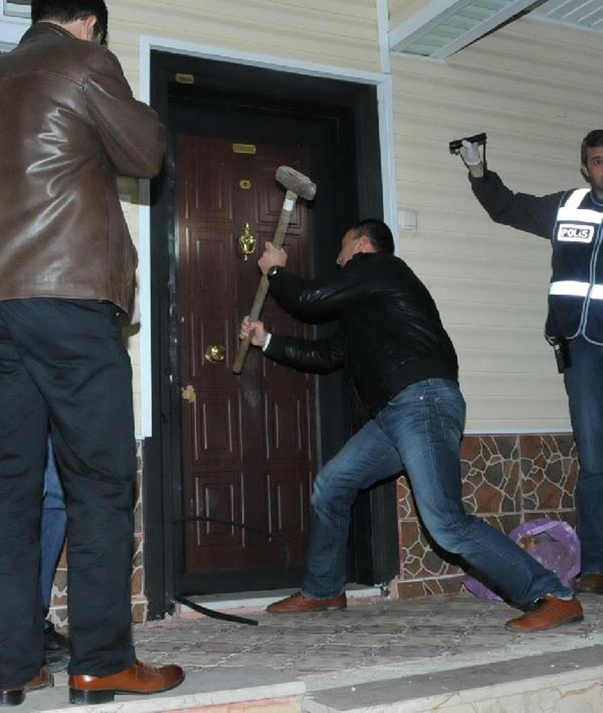 Eskişehir\'de 500 Polisle Uyuşturucu Operasyonu