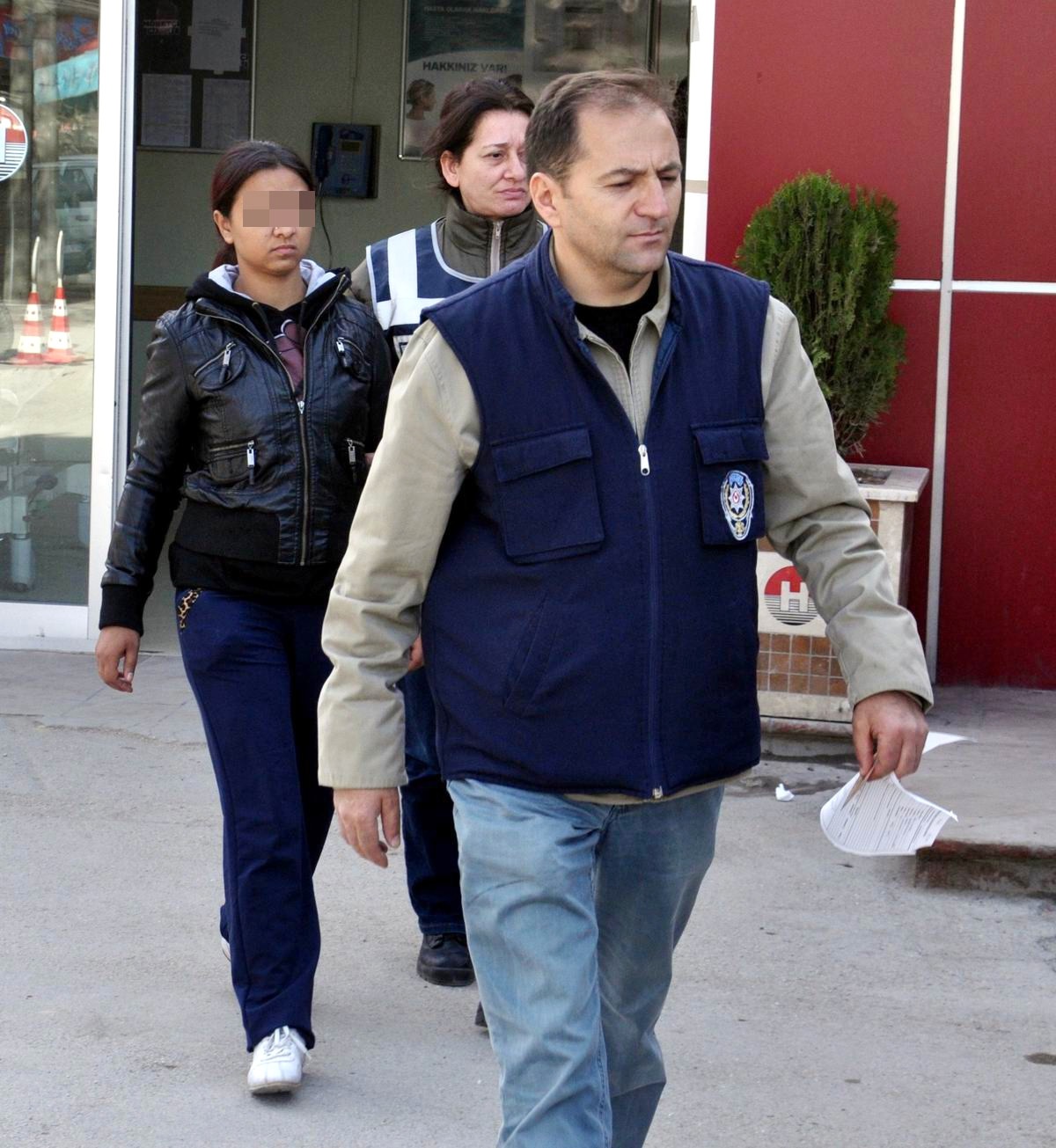 Eskişehir'de 'Zafer' Operasyonunda Gözaltına Alınanlar Sağlık Kontrolünden Geçirildi