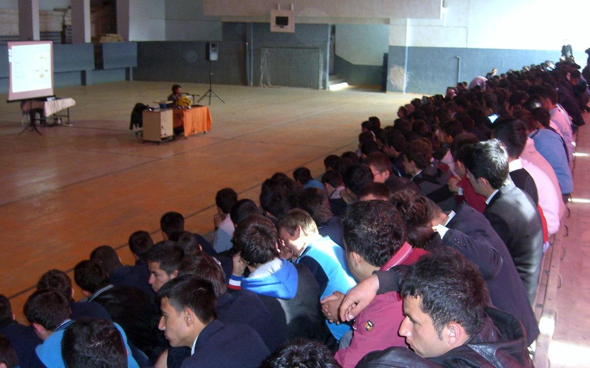 Gediz\'de "Gönüllü Kan Bağışçısı Eğitim Semineri"
