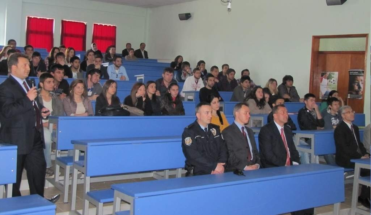 Hisarcık Myo Öğrencilerine Madde Bağımlılığı ve Sigara Semineri