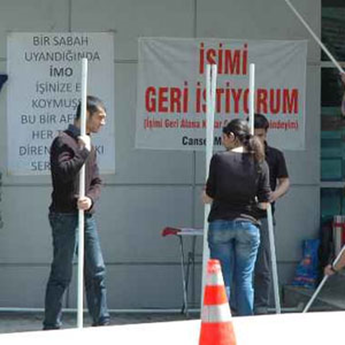 İnşaat Mühendisleri Odası\'nda Önünde Gerginlik