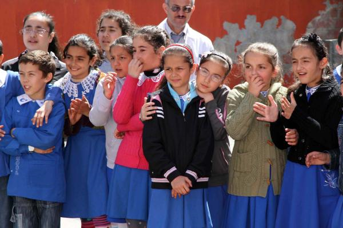 Karşılarında Atatürk\'e Benzeyen Kaya\'yı Gören İlköğretim Okulu Öğrencileri Şaşırıp Kaldı