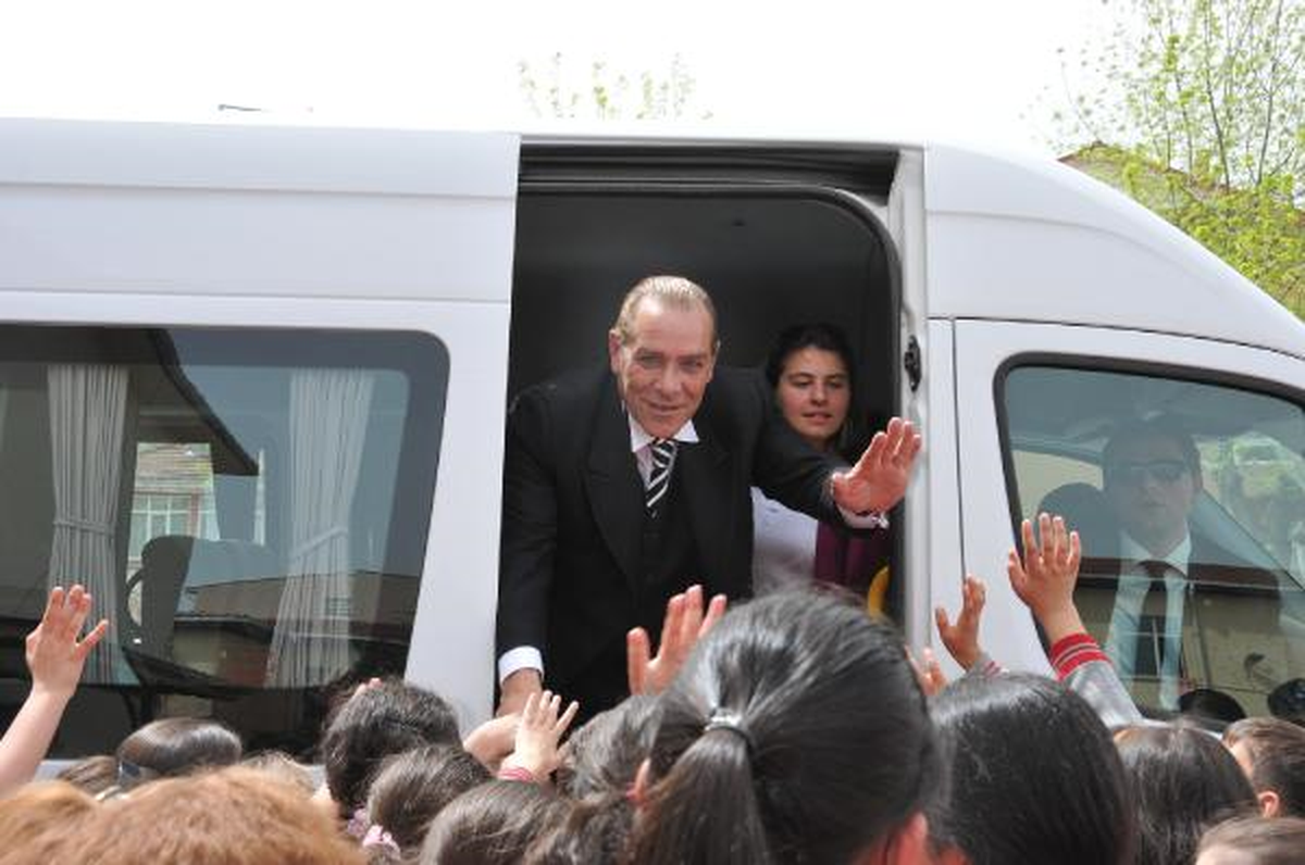 Karşılarında Atatürk'ü Gören İlköğretim Okulu Öğrencileri Şaşırıp Kaldı (2)