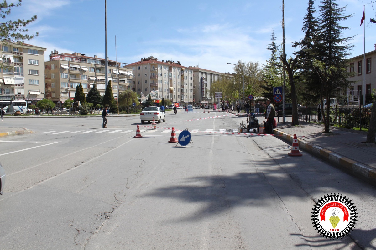 Kırklareli\'de Yaya Geçidi Çizgileri Yenileniyor