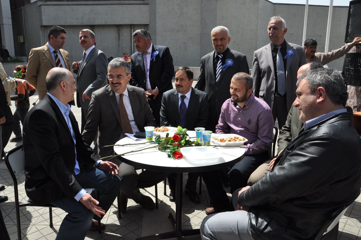 Kutlu Doğum Haftasında Pilav Dağıtımı ve Kan Bağışı Kampanyası
