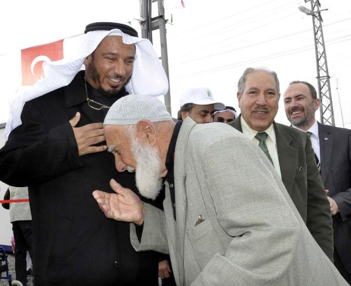 Kuveytli Bakan Konteyner Kentin Açılışına Katılıp, Depremzedeleri Ziyaret Etti