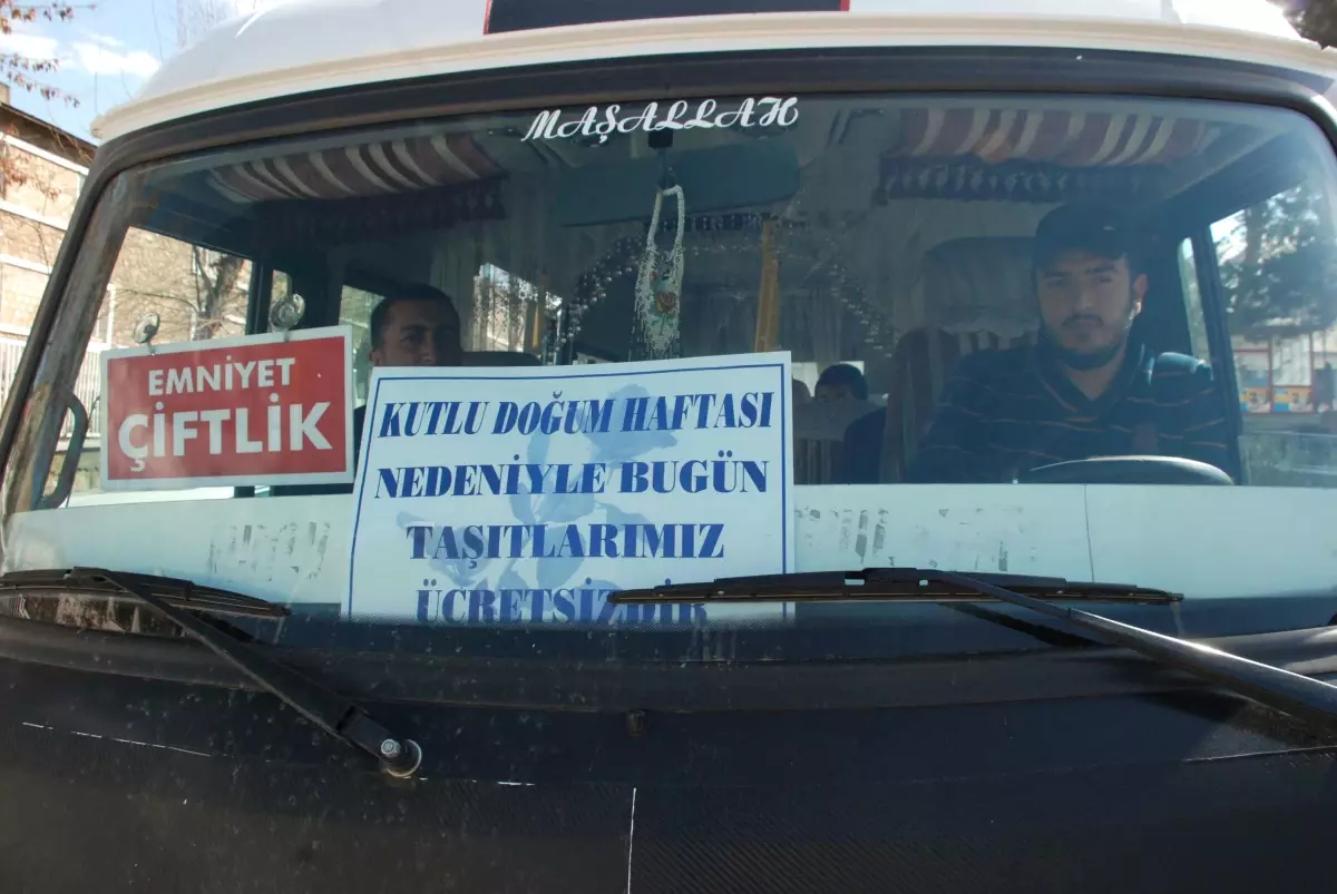Minibüsçülerden Kutlu Doğum Hizmeti