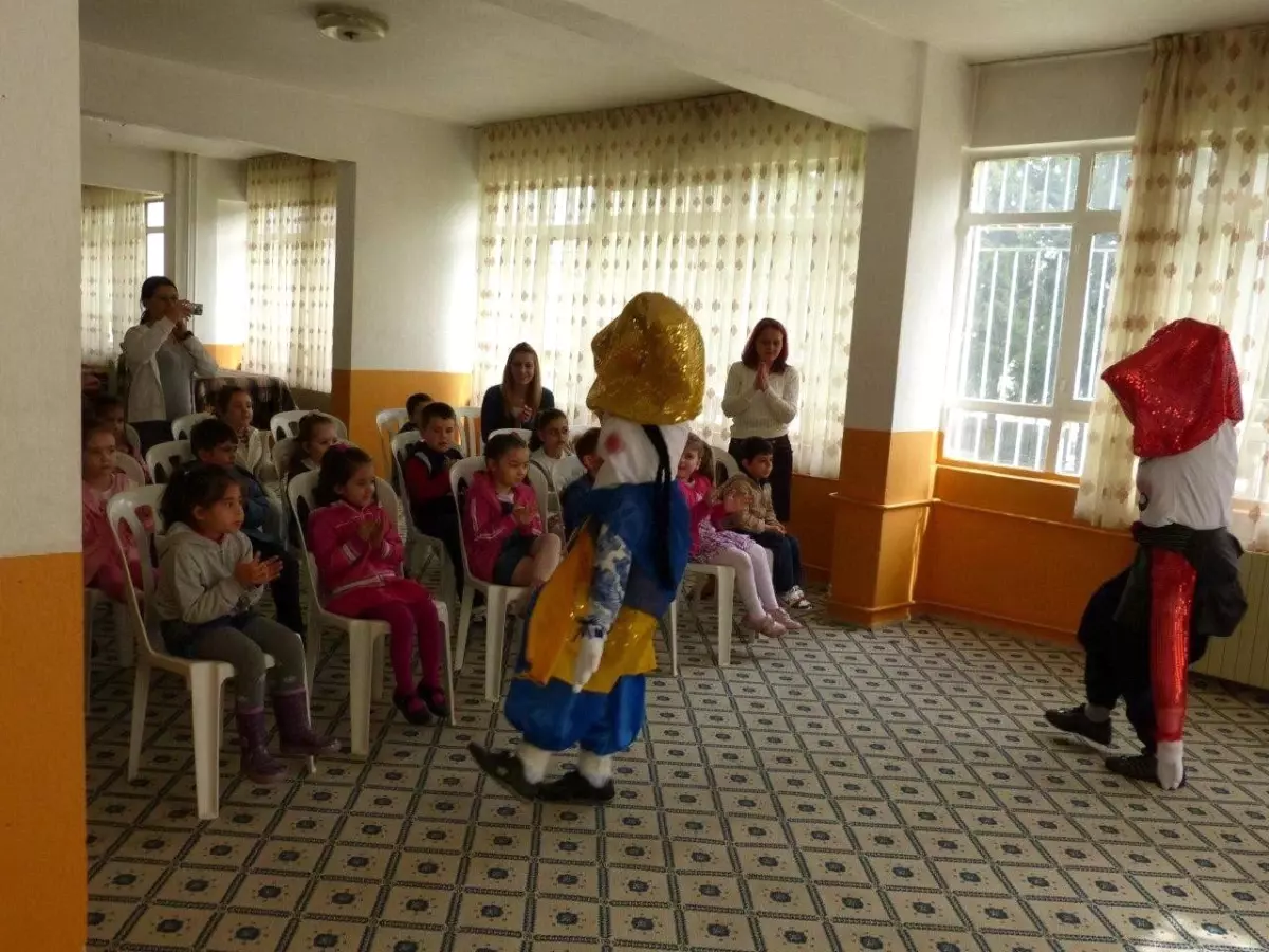 Minik Öğrencilerden Rehabilatasyon Merkezine Anlamlı Yardım