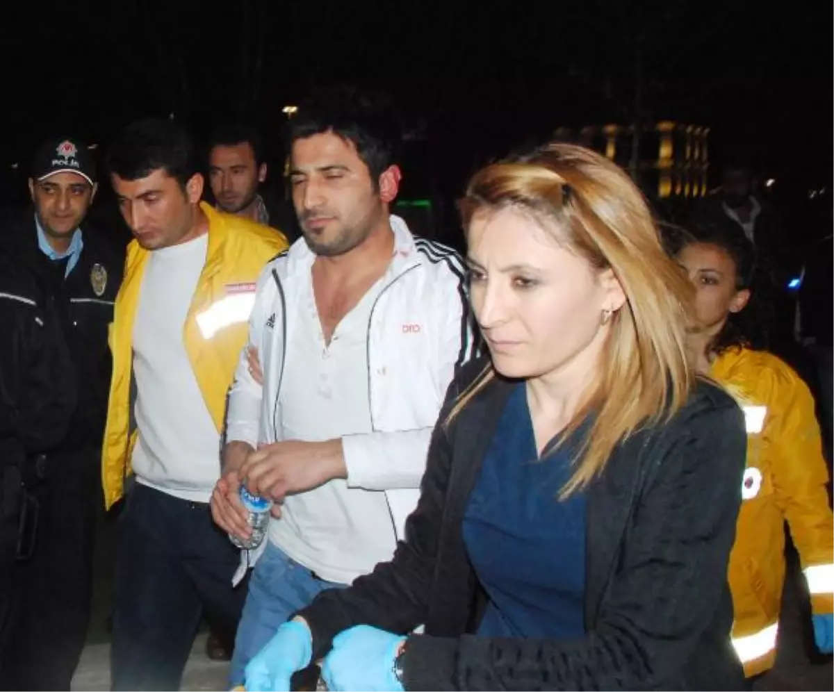 Küpe Takan Gencin Kulağını Kestiler