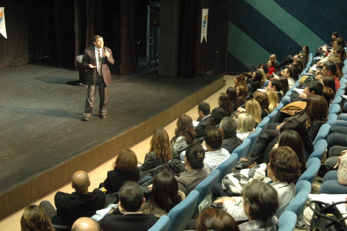 Prof. Dr. Üstün Dökmen'den 'Çocukla Çocuk Olmamak' Semineri