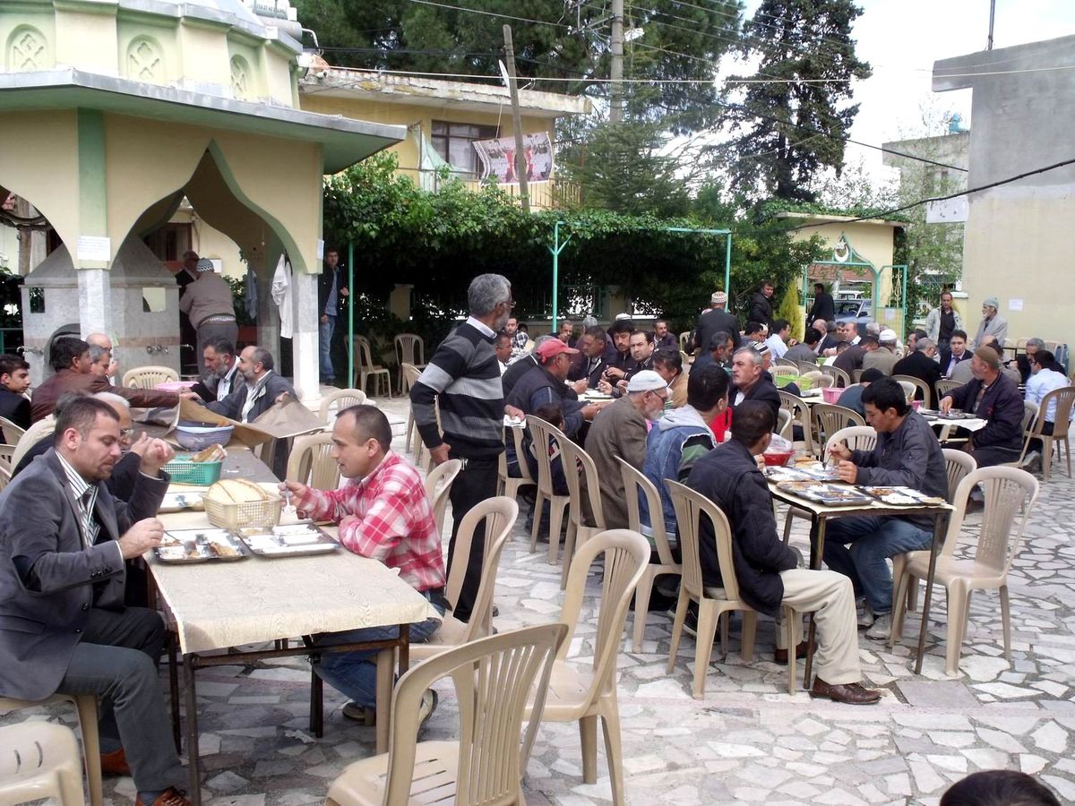 Salihli\'de 4 Bin Vatandaşa Hayır Yemeği