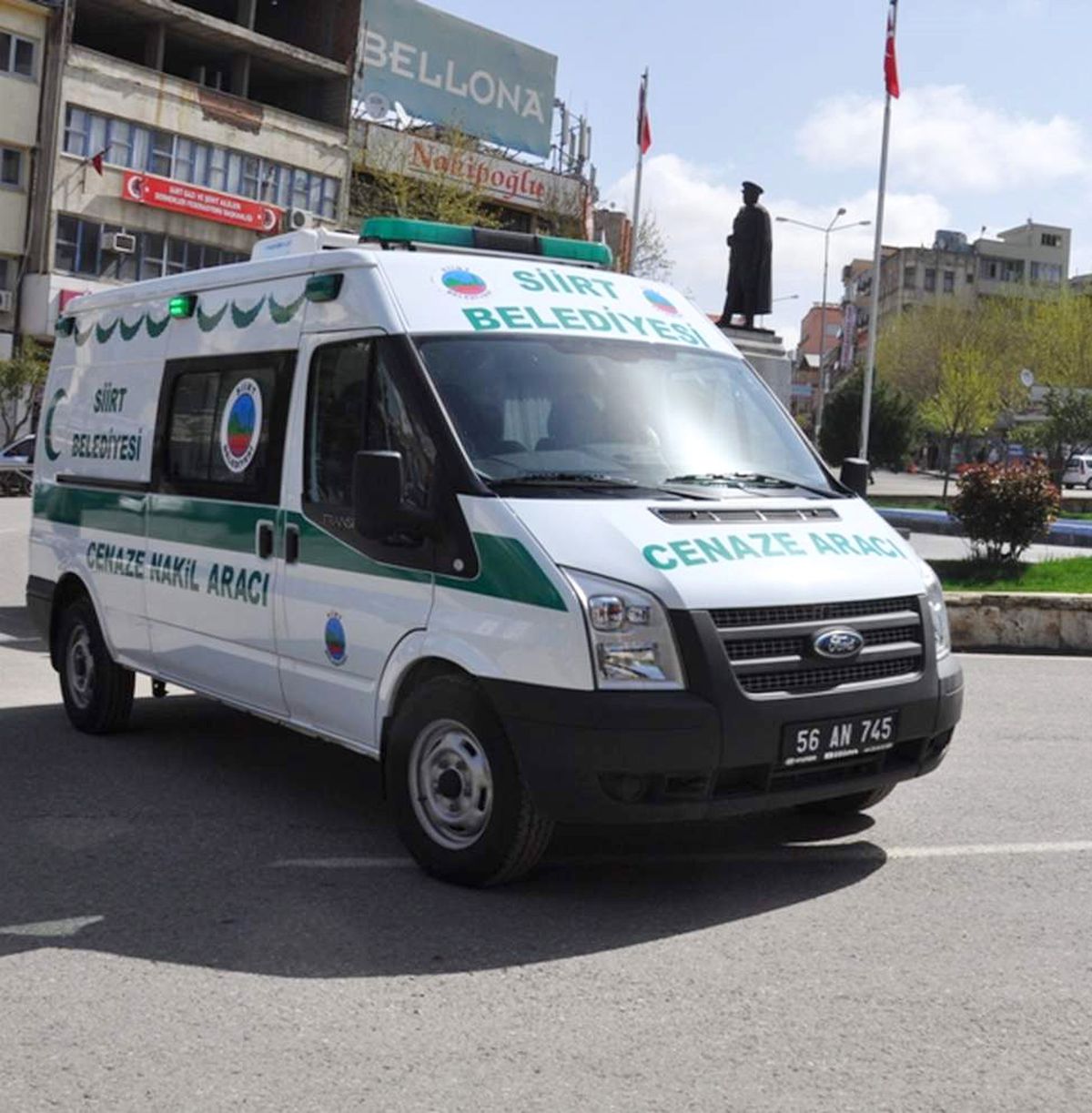 Siirt Belediyesi'ne Cenaze Nakil Aracı Hediye Edildi