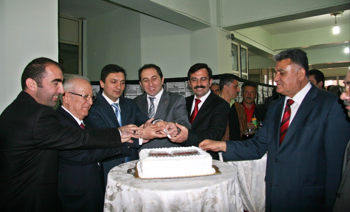 Sungurlu'da Fotoğraf ve Gazete Manşetleri Sergisi