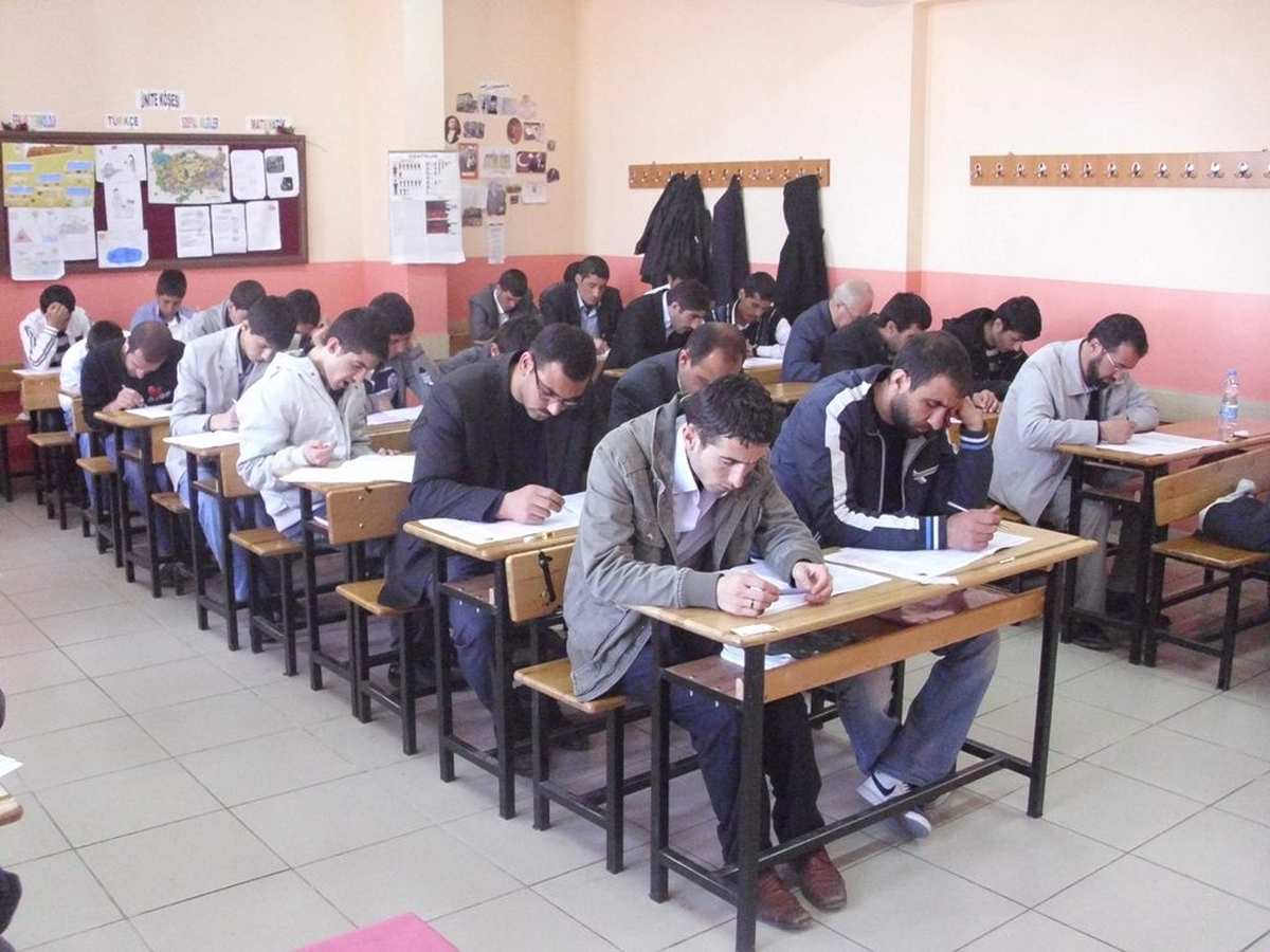 Tatvan\'da Kdss Sınavı Yapıldı