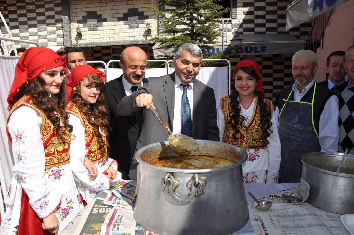 Ticaret Meslek Lisesi\'nden Keşkekli Turizm Kutlaması