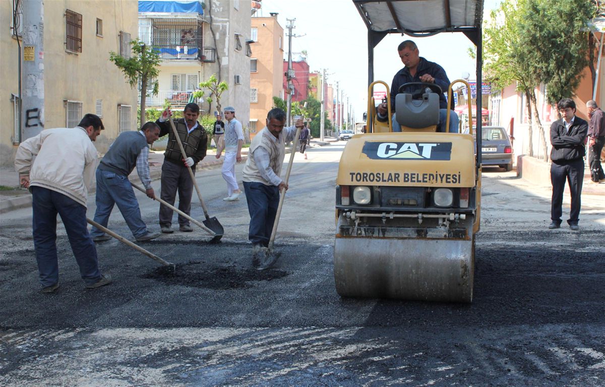 Toroslar Belediyesi Asfalt Çalışmalarına Başladı