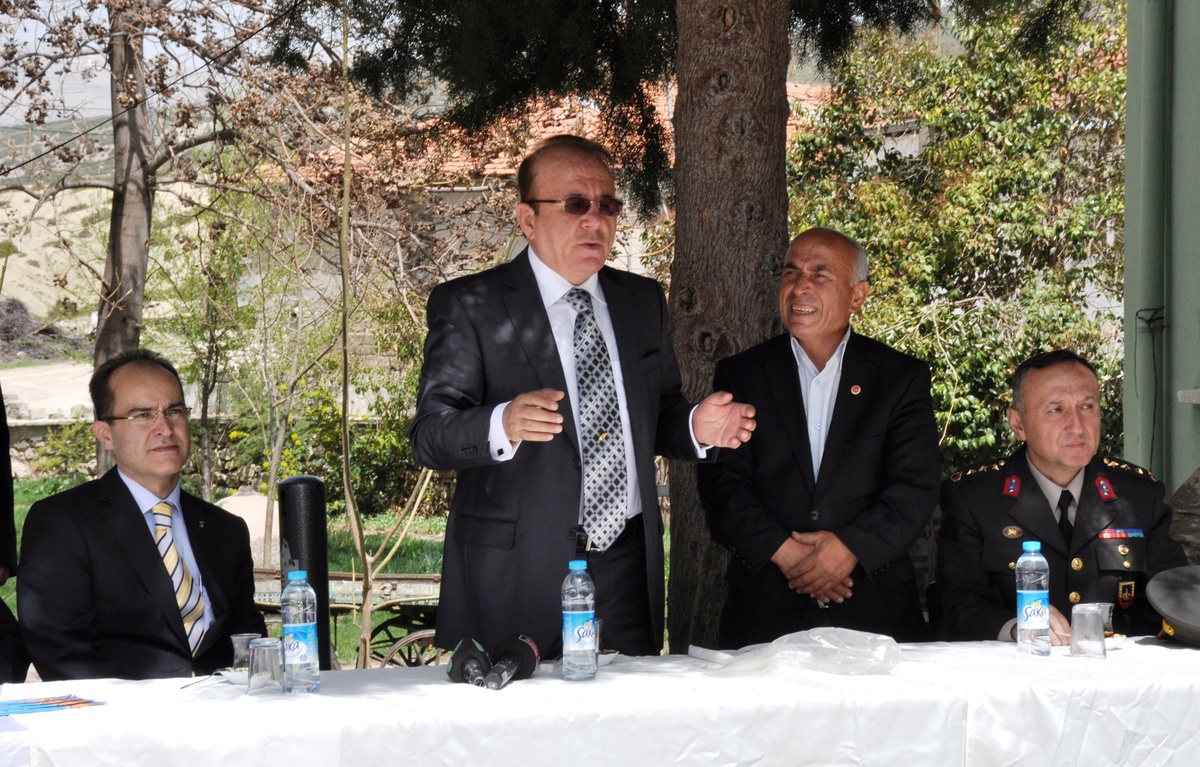Vali Oğuz Koçtepe Köyünü Ziyaret Etti