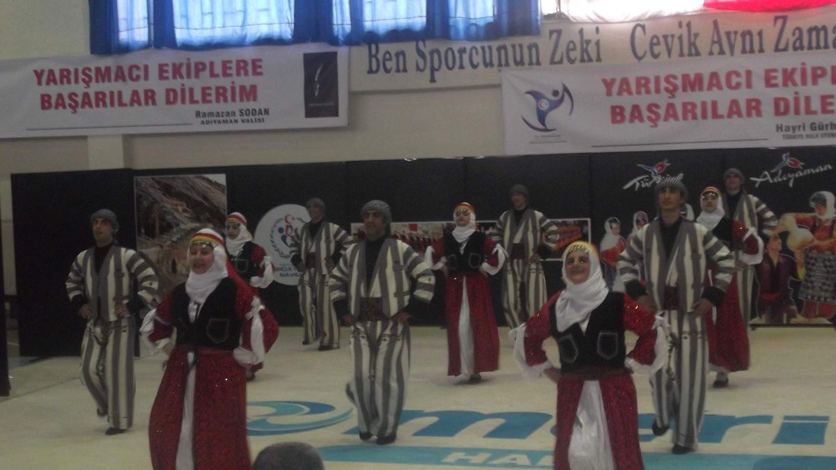 Van Belediyesi Halk Oyunları Ekibi Türkiye Finalinde