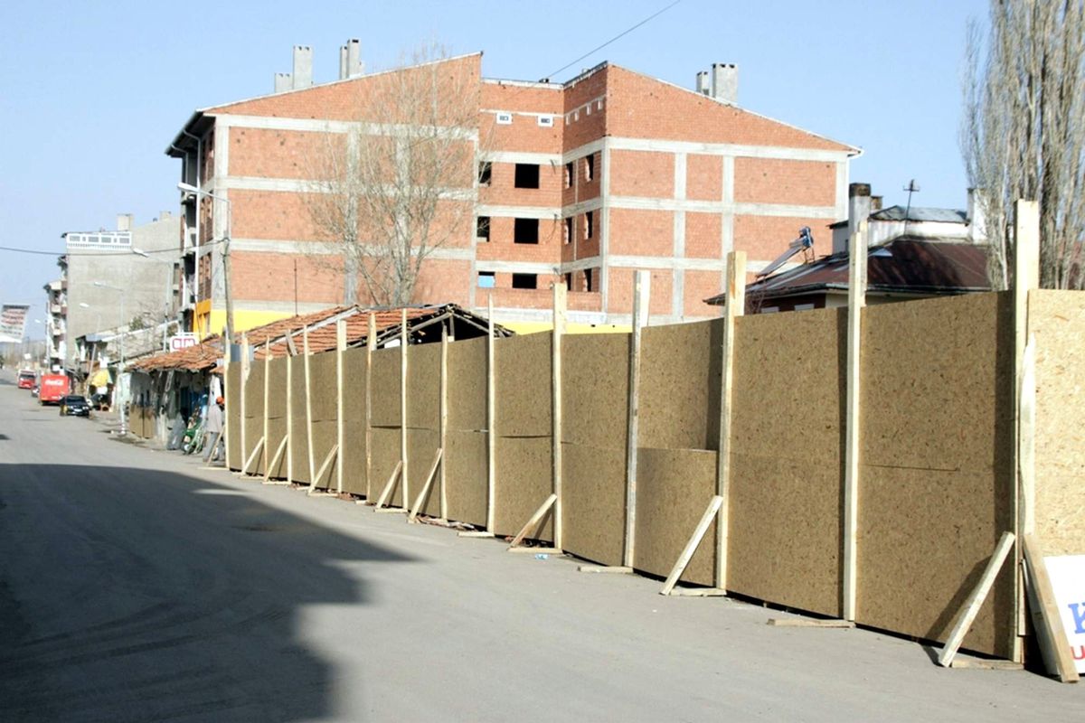 Virane Dükkanlar Yıkılıyor